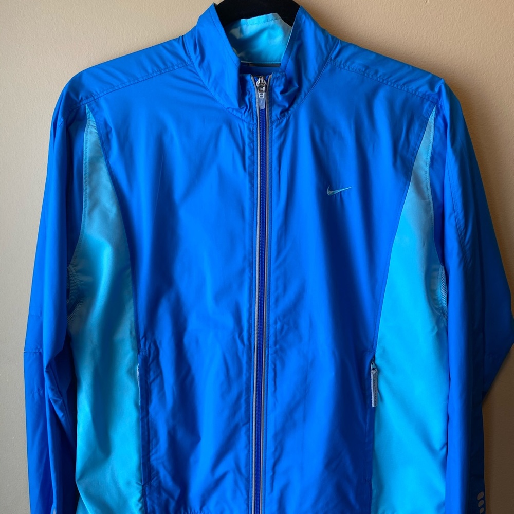 ✨NEW✨ WOMEN NIKE WINDBREAKER